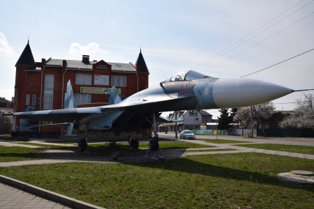 Самолет СУ-27 в Курганинске