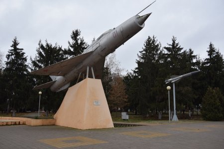 Самолет МИГ-21 в Бриньковской