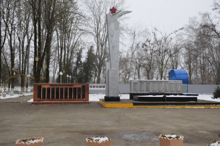 Монумент в станице Троицкой