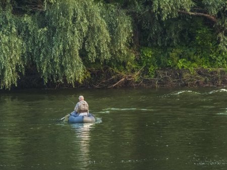 Рыбалка на резиновой лодке на реке "Кубань"