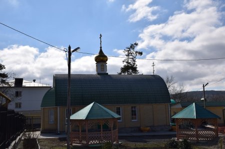 Храм в поселке Верхнебаканском