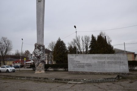 Памятник комсомольцам в Павловской