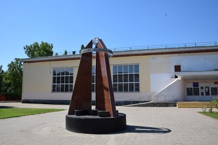 Монумент "Мир спасем" в Северской