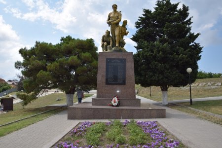 Памятник погибшим войнам в Мысхако