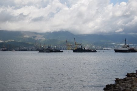 Корабли на рейде в Новороссийске