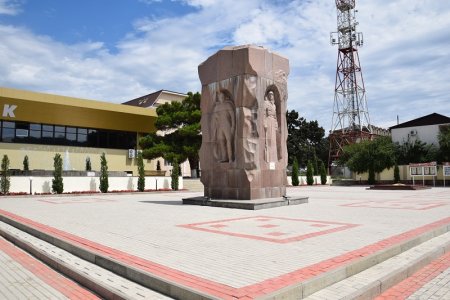 Памятник в Кабардинке
