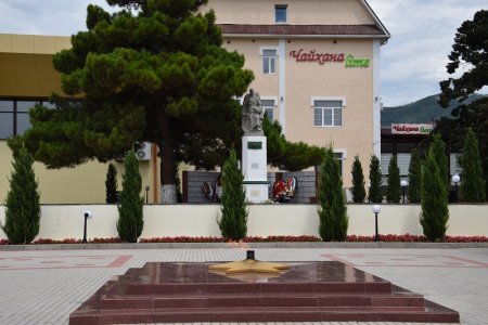 Монумент и вечный огонь в Кабардинке