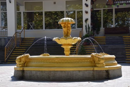 Золотой фонтан в Горячем ключе