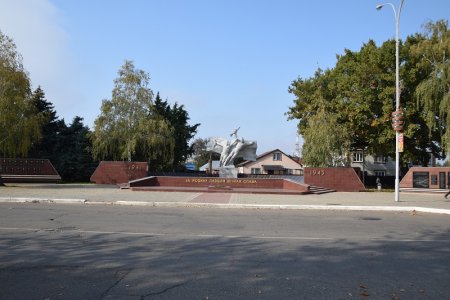 Мемориал и вечный огонь в Усть-Лабинске