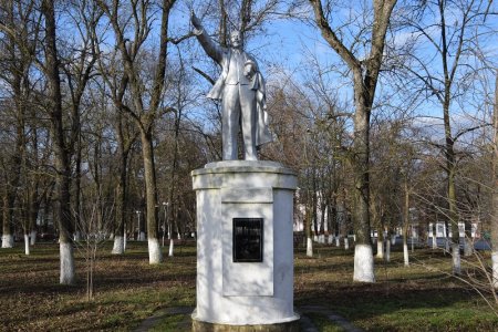 Памятник В.И.Ленину в Старонижестеблиевской