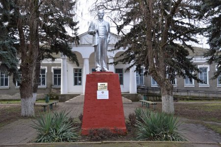 Памятник В.И.Ленину в Старовеличковской