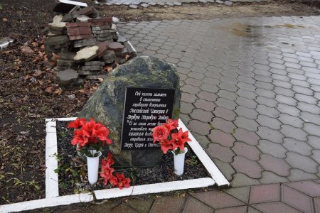 Памятный камень в Нововеличковской