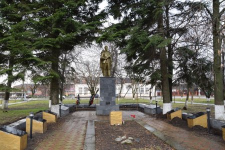 Мемориал в Новотитаровской