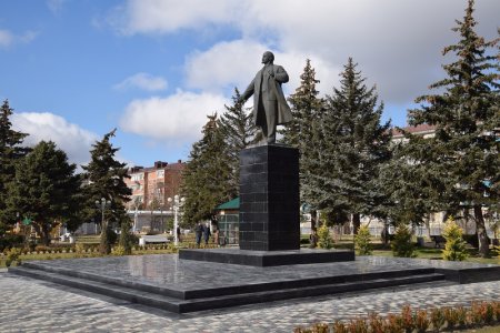 Памятник В.И.Ленину в Славянске-на-кубани