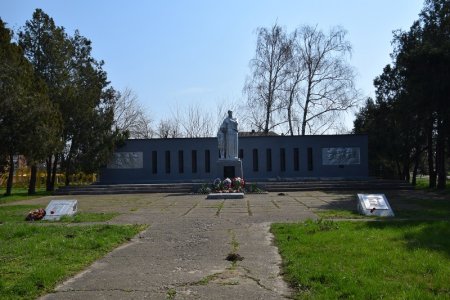 Мемориал в Новолабинской