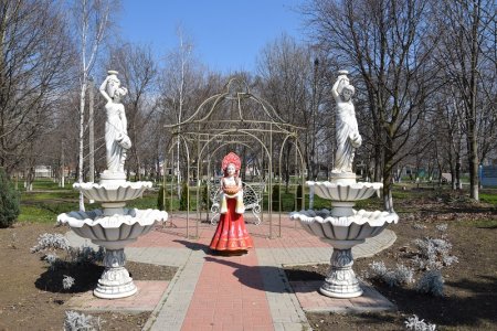 Вход в парк в Михайловской