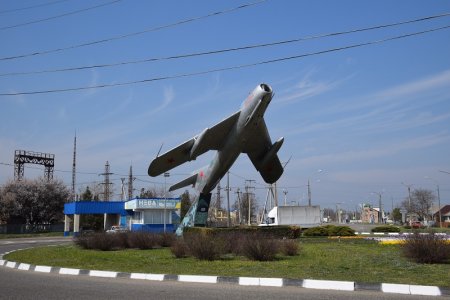 Памятник военным летчикам в Курганинске