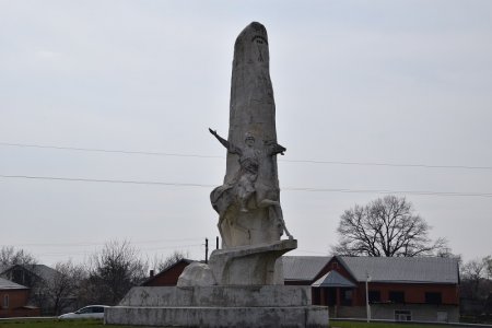 Памятник казаку