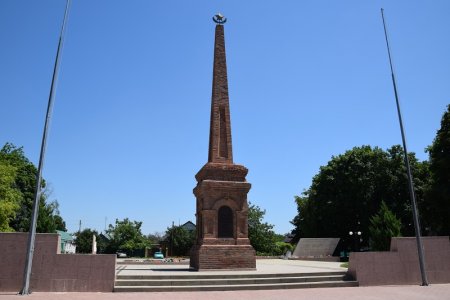 Мемориальная стелла в Приморско-Ахтарске