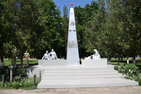 Памятник в Ахтарском