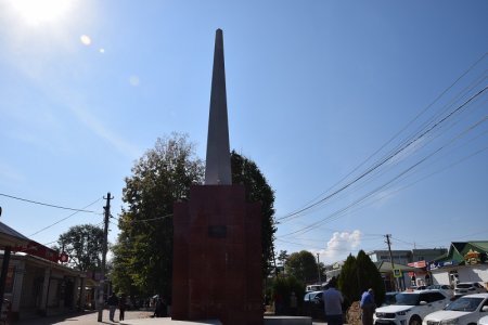 Памятник основания Хадыженска