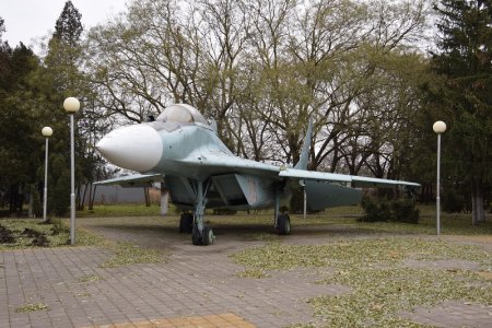 Самолет Су-27 в Бриньковской