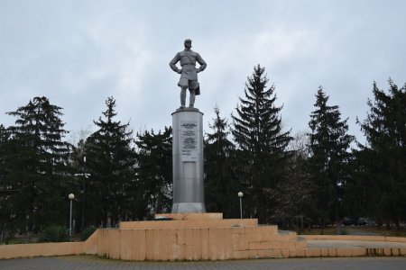 Памятник Бахчиванжи Г.Я. в Бриньковской